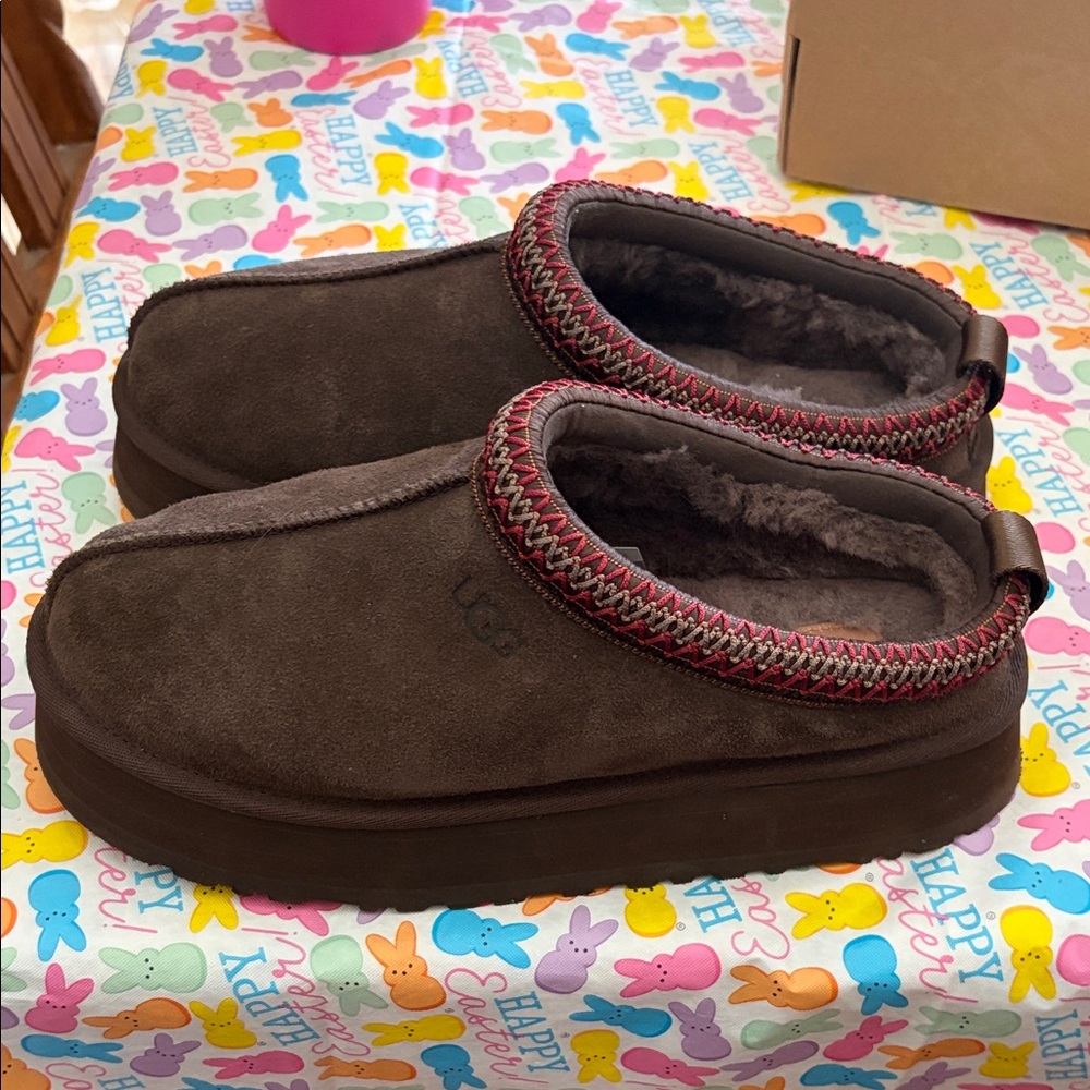 Women’s Chocolate Brown Platform Ugg’s Size 9 barely worn in Box - Picture 10 of 15